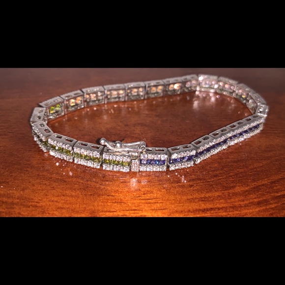 ๐ SOLD NWOT Gorgeous Silver Gemstones Bracelet - Picture 4 of 8